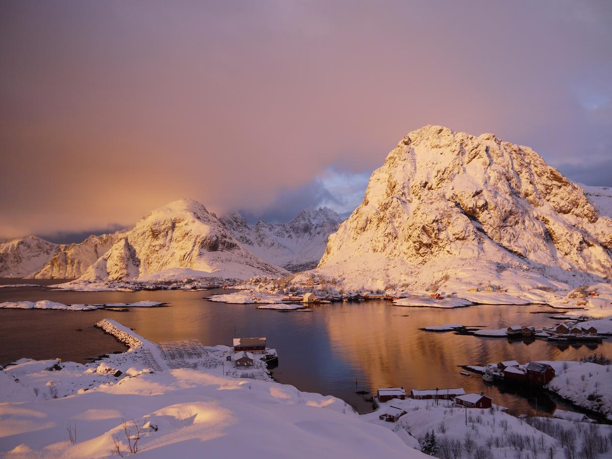 Lofoten Planet Basecamp Villa Sørvågen Exterior foto